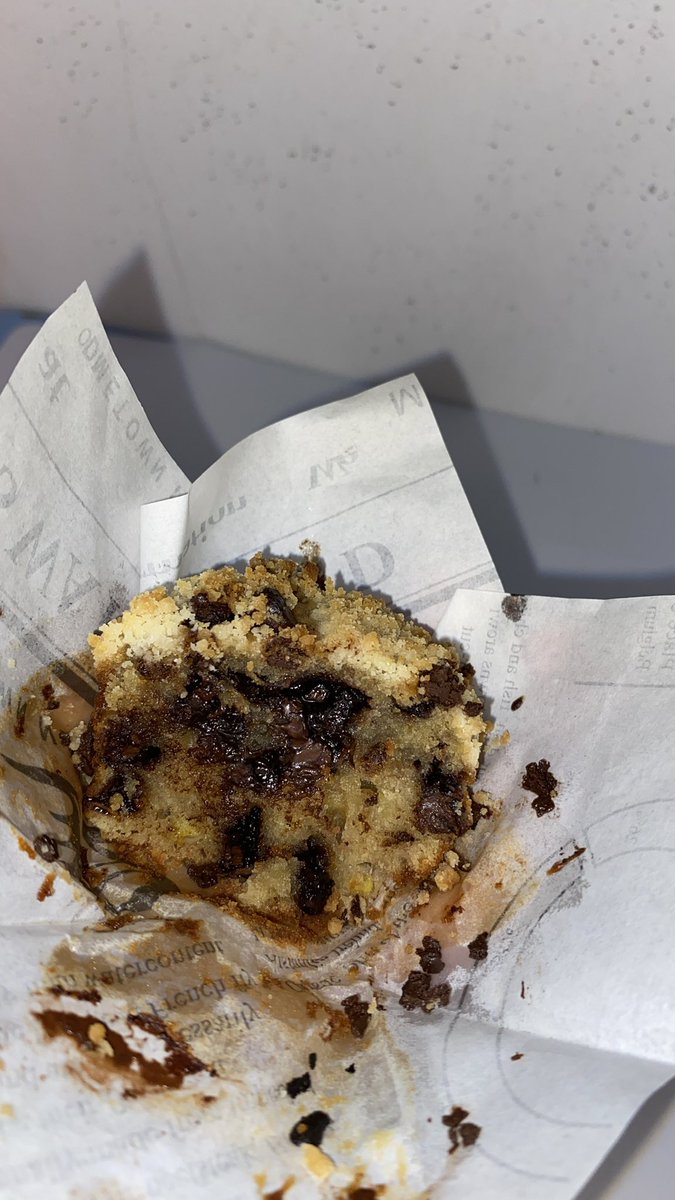 sheraapinee's tweet photo. F24, taken, bakes her own banana muffins https://t.co/0TeuqEBpmx
