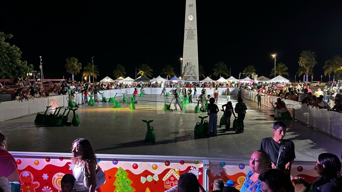 novedadesqroo's tweet photo. 📷📷 Así brilla Chetumal con el espíritu navideño
La ciudad ya disfruta su pista de hielo, feria y un ambiente que enamora en estas fiestas. 📷📷
Ángel Castilla https://t.co/zwjdCuUaoN