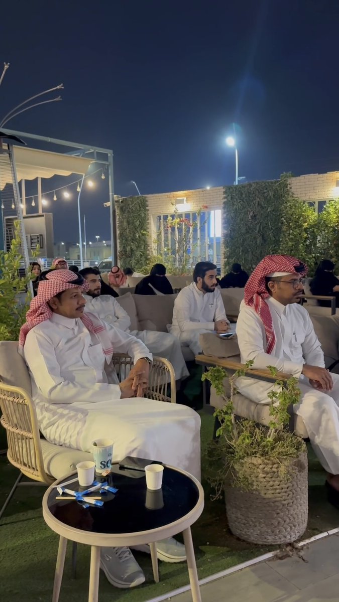 مقتطفات من أمسية «الفن الإسلامي بين الحرف والريشة».
شكرًا للفنان هاشم الجمعان <a href="/Picasso_Saudi/">بيكاسو السعودية - هاشم أحمد الجمعان</a> على الإبداع والحديث الجميل.
وشكرًا لكل الحضور على الليلة المميزة ✨

#سولوبين #الشريك_الأدبي #الخرج #أمسية_فنية #هاشم_الجمعان