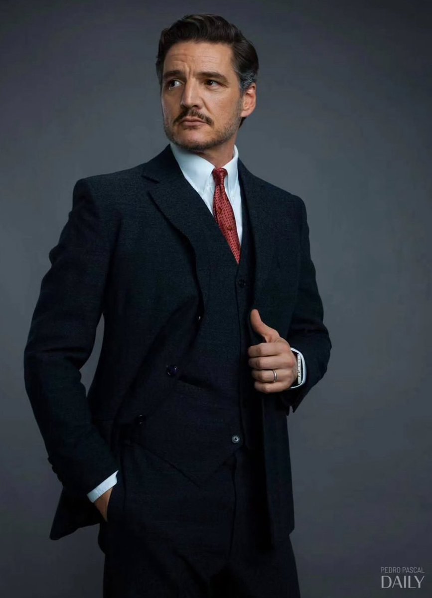 honeyedpascal's tweet image. he’s so husband I’m on my knees