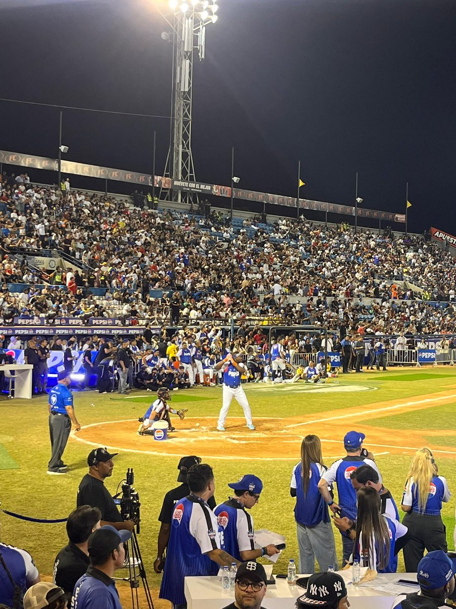 ¡PUIG JUGÁNDOSELA EN EL ESTADIO! 

😎 #6 Yasiel Puig     
⚾️ Jonrones vacilados: 22 

#FestivalJonrónPepsi