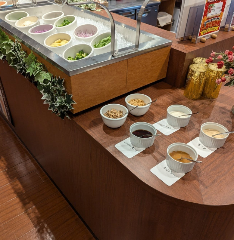 HealthyPaseri's tweet photo. ヘルシーレストランパセリです✨

ディナータイム��定サラダバー🥕が始まりました✨️

10種類以上のお野菜を食べ放題です！
いろいろなドレッシングをお試しください😊

ヘルシーレストランでお野菜🥕を食べて健康になりましょ��！🥰✨ https://t.co/3bRvVYSNSf