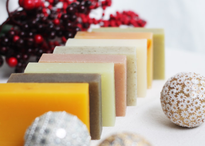 RingaRingaSoap's tweet image. ✨🎄クリスマス限定🎄✨
一年に一度だけ出会える、特別な石けん。
植物の恵みをたっぷり閉じ込めて、しあわせな使い心地をお届けします。
この冬のご褒美に。
12/2(火)正午12時発売「Christmas Collection」
ringaringa.net/product-catego…
#ChristmasCollection #限定石けん #しあわせな時間