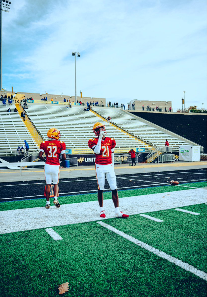 SOPHOMORE SEASON FILM!!
6”0 155 class of 28”

hudl.com/v/2TJ4sx