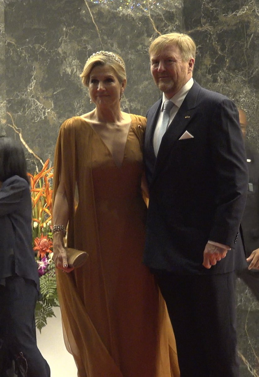 Oops: staatsbanket met Willem-Alexander en Máxima verloopt niet vlekkeloos
youtu.be/3qyBzbF0Kd8