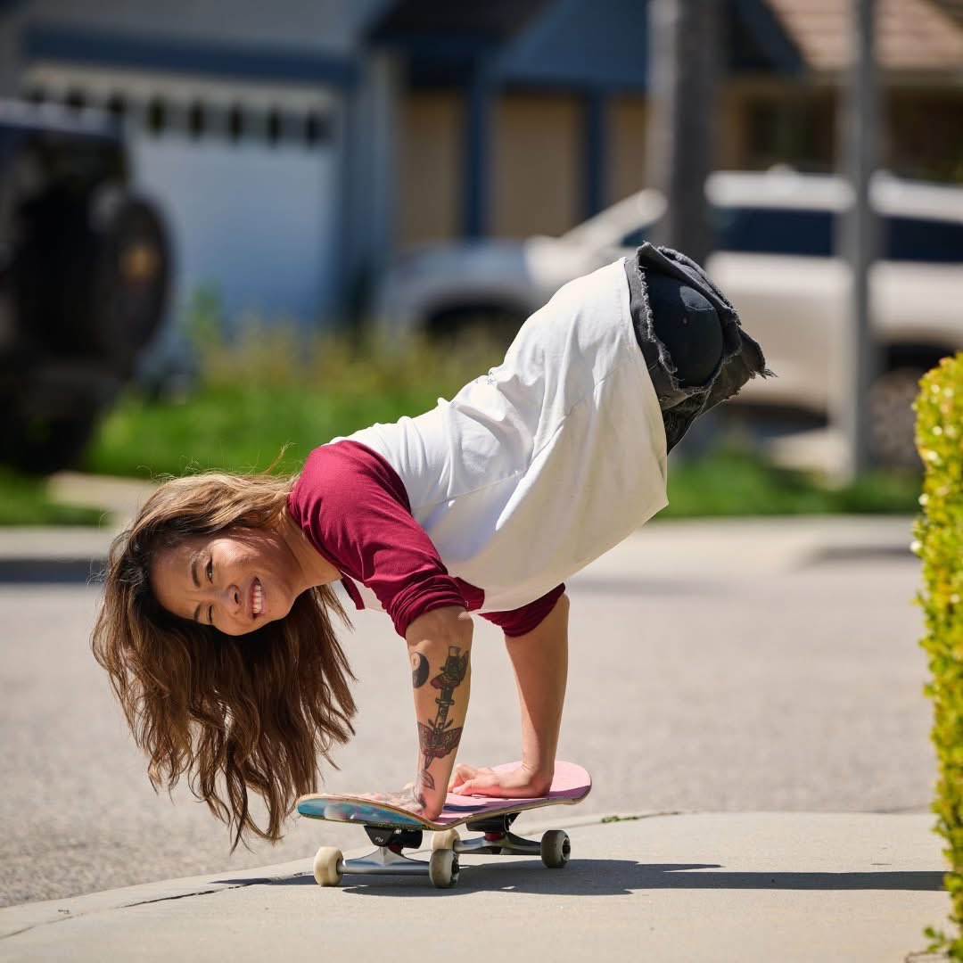 belldelagua's tweet image. คนที่ 2 คือคนไทยนะ ชื่อกัญญา ถูกอุปการะมาอยู่อเมริกาตอน 5 ขวบ โดนทิ้งตอนเกิดได้ไม่กี่วัน ห่อกระดาษใส่ตะกร้ามาทิ้งไว้ที่วัดแถวปากช่อง เป็นนางแบบแล้วก็นักสเกตบอร์ด