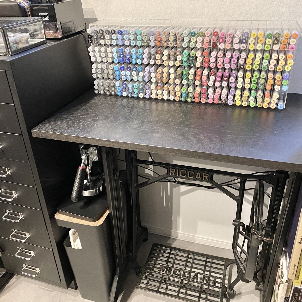 コピックも凄いけど乗ってるミシン台の方が気になってしまった(ﾉ≧ڡ≦)☆