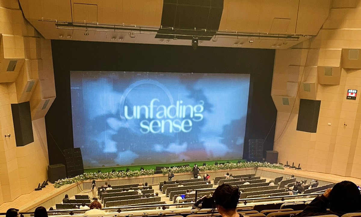 lurkerkc's tweet image. Confession: this concert wasn’t my fav for a few reasons…partly bc I was frustrated I couldn’t see Yesung’s face while he sang bc the venue had no large screens on the sides.

But now looking back, I actl remember this whole day fondly—the concert too! 😅 #예성 #YESUNG #イェソン