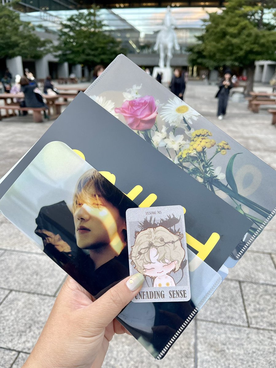 lurkerkc's tweet image. Confession: this concert wasn’t my fav for a few reasons…partly bc I was frustrated I couldn’t see Yesung’s face while he sang bc the venue had no large screens on the sides.

But now looking back, I actl remember this whole day fondly—the concert too! 😅 #예성 #YESUNG #イェソン