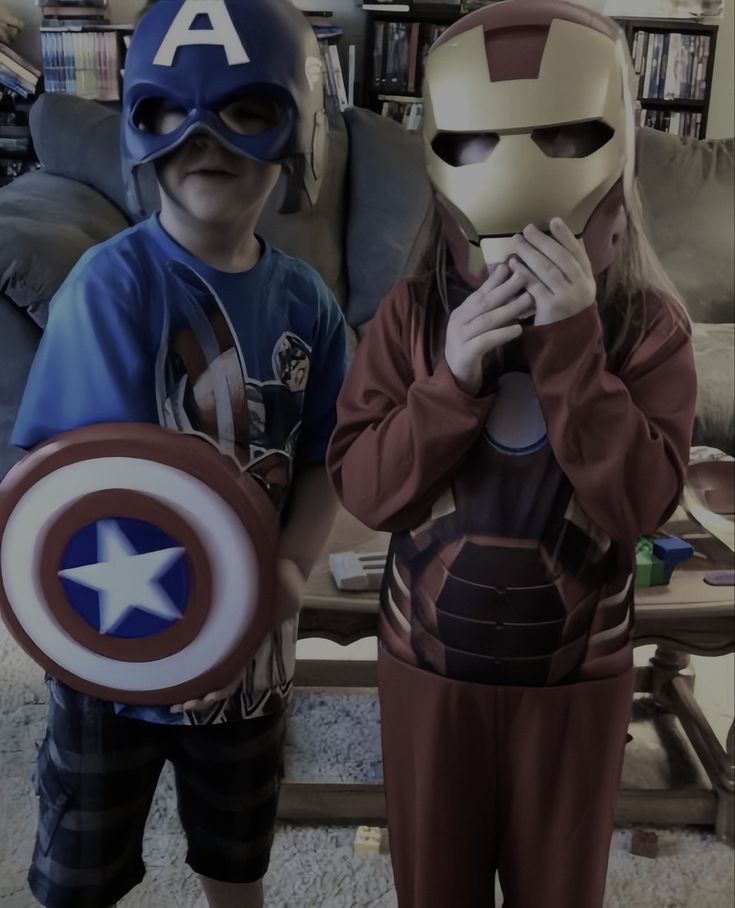 morimadden's tweet image. ͏͏ ͏͏ ͏ ͏ ͏͏ ͏ ͏ ͏ ͏ ͏͏ ͏ ͏ ͏ ͏ ͏͏ ͏ ͏Aniversário de quem me trás calma mesmo sendo um furacão. De quem está sempre pronta para me defender mesmo comigo sendo o irmão mais velho. Elena, você é a luz que expanta a escuridão da minha mente. Você é, e sempre será, o caos mais lindo.