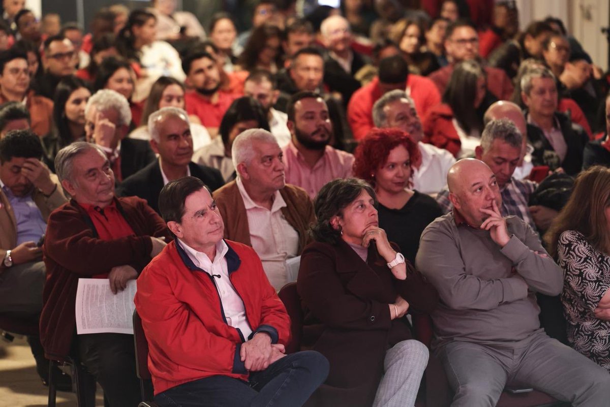 CristoBustos's tweet image. Tenemos mucho que celebrar: después de tres años de lucha, hoy tenemos un partido político. Liberales, independientes y sectores alternativos llevamos siete años construyendo este proyecto que se llama @SomosEnMarcha. 🇨🇴🚩
#ConCristoGanemosJuntos