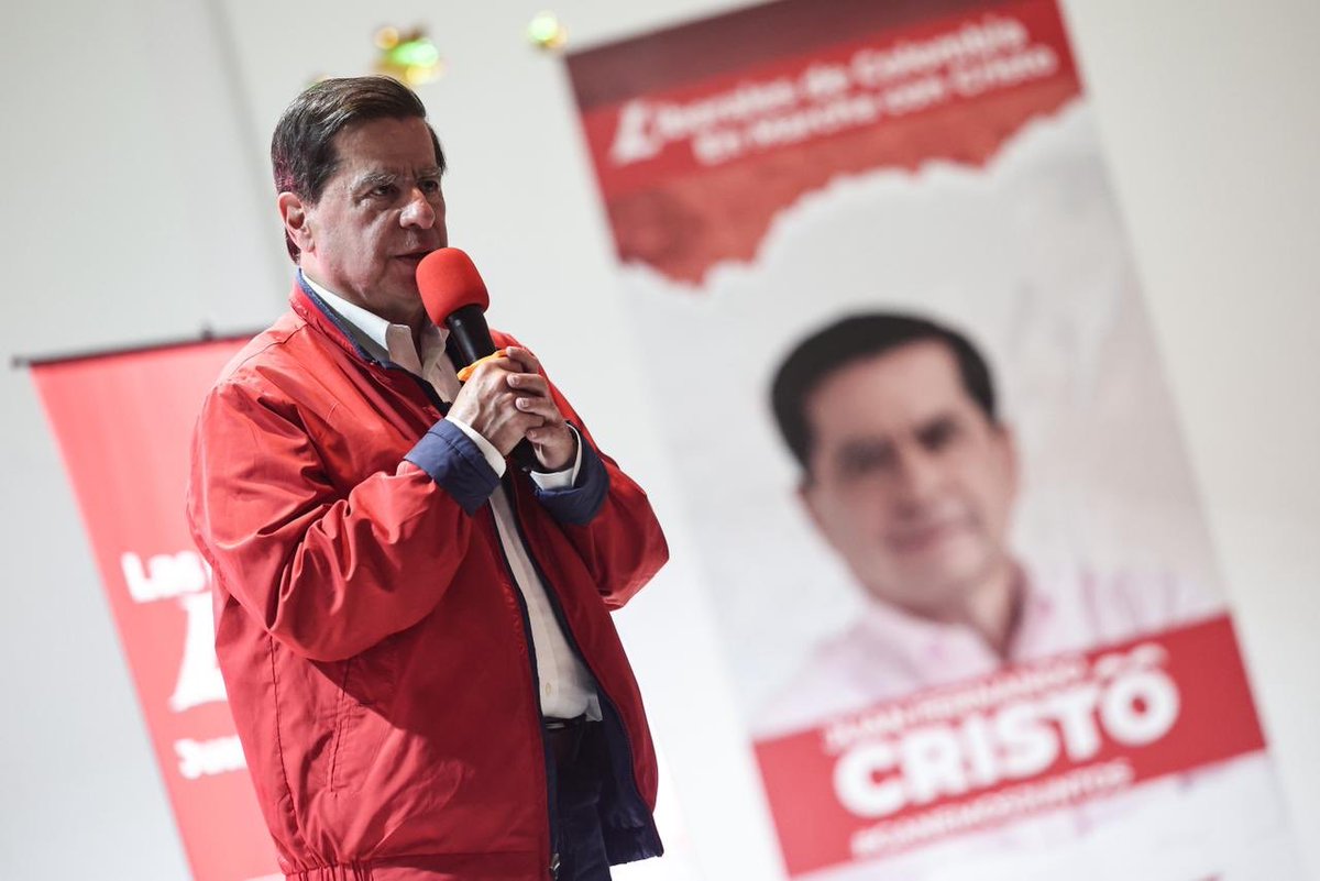 CristoBustos's tweet image. Tenemos mucho que celebrar: después de tres años de lucha, hoy tenemos un partido político. Liberales, independientes y sectores alternativos llevamos siete años construyendo este proyecto que se llama @SomosEnMarcha. 🇨🇴🚩
#ConCristoGanemosJuntos