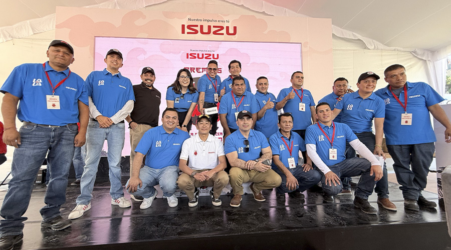 factorautomotor's tweet photo. Isuzu Motors de México celebró la 1a edición de los #PremiosTakumi para destacar el impacto clave de los #operadores en la #rentabilidad de las #flotas. Ellos son los maestros de la #últimamilla.
👉 https://t.co/f8Pfki2L4F
#FAMInforma #IsuzuMotorsMéxico @IsuzuMexico https://t.co/VNaxlfz6FS