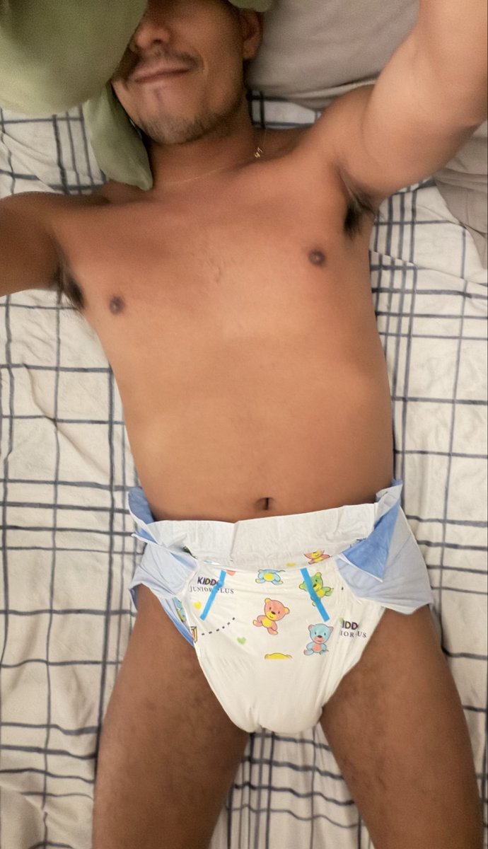 diaperboyparker's tweet photo. who can come snuggle with me? @Us_kiddodiapers @DiaperMinister #abdl #kiddojuniorplus #diapers #gayabdl #abdltwink #diaperboy https://t.co/W94Oak4a2T