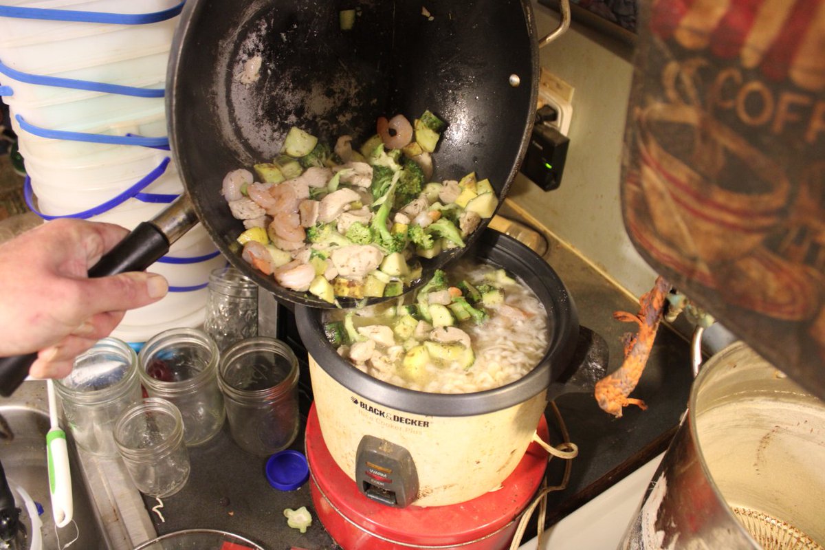 docsanderson's tweet image. #Scientists #SciFi #StarTrek #SharingWithFriends #Spouses #Buddies #Mates #DragonSoup @danpeckwx @esa @Nature @Ginger_Zee Mags G i get Old tv reruns The Next 6 hours are the 1st 6 versions of Star Trek. PG13 clean &amp;amp; some of the Most Thought Provoking Shows EAT Beautifuls Mwah Lee