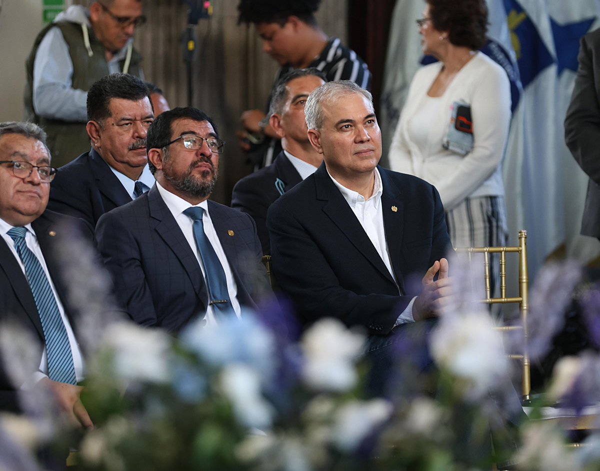 ManuelArchilaGT's tweet photo. Presentación del informe anual de la Comisión de Migrantes del Congreso de la República. Este año se realizaron fiscalizaciones, giras a consulados en Estados Unidos, la presentación de dos iniciativas de ley y la atención prioritaria a más de 600 niños migrantes retornados.

#Diputado #ManuelArchila 
#CongresoGT #Migrantes