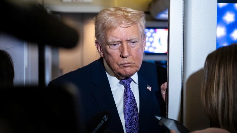 🚨 BREAKING: President Trump is NOT letting Sen. Mark Kelly and the Seditious Six Democrats' actions go.

"I hope the people looking at them are not duped into thinking that it’s OK to openly and freely get others to disobey the President of the United States!"

There MUST be