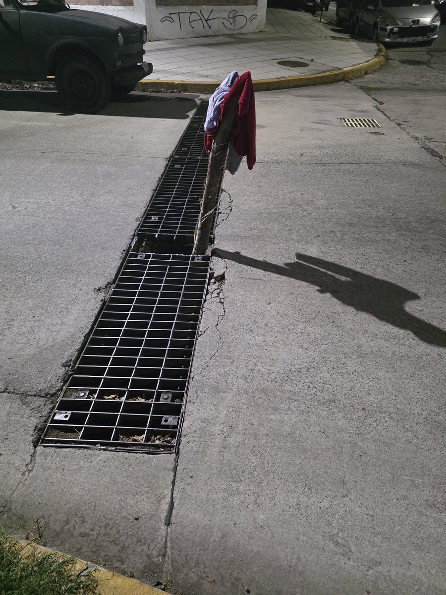 facujperezarg's tweet image. Intendente @RamonLanus si pueden venir a arreglar esta boca de tormenta en Avellaneda y Neuquen en San Isidro. Adjunto imágenes. Requiere atención urgente. 

@SanIsidroGob 

@MariaFeldtmann