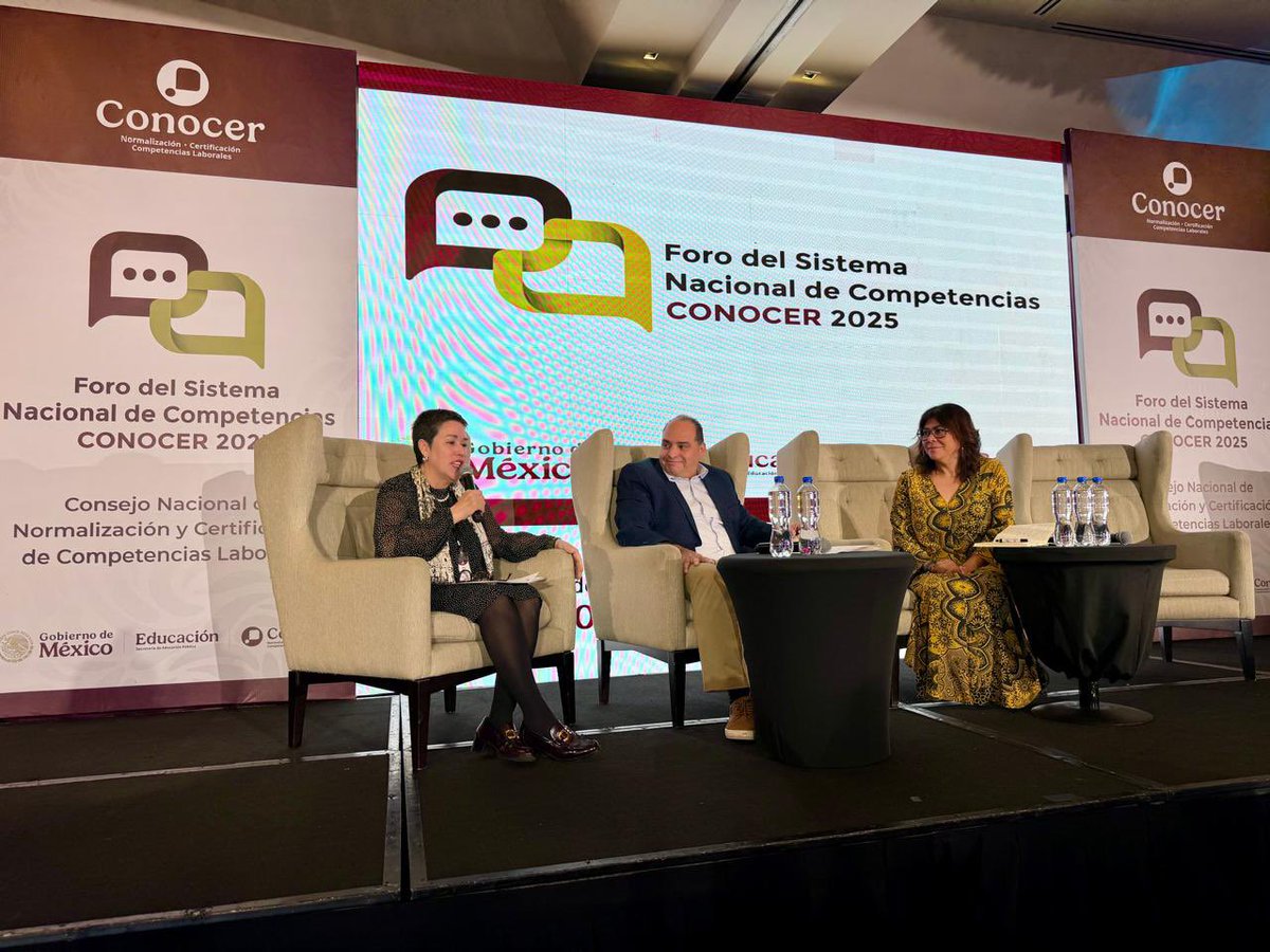 Gran reconocimiento a <a href="/ConocerMx/">Conocer MX</a> por su Foro del Sistema Nacional de Competencias, que este año puso en el centro la difusión del Pasaporte de Habilidades.