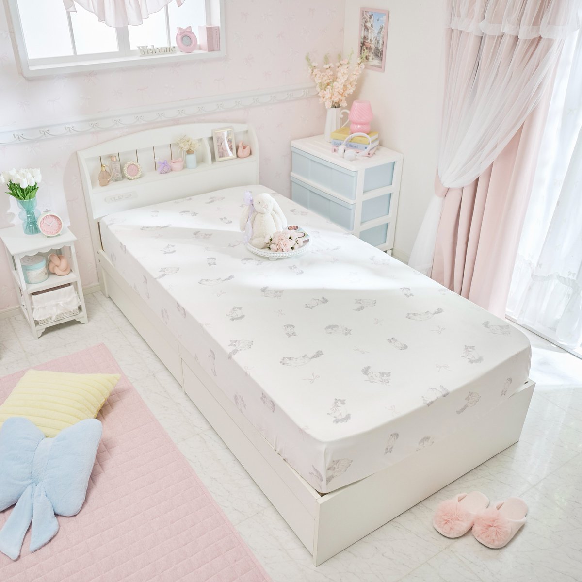 🎀𝙋 𝙍 𝙀 𝙎 𝙀 𝙉 𝙏  第231弾🎀

ロマプリ人気NO.1のたっぷり収納ベッド🤍
真っ白のフレームはどんなお部屋にも可愛く似合います⸝꙳.˖
枕元にはコンセンと付きで機能性も𝒈𝒐𝒐𝒅

ベッドフレーム（セミダブル）プレゼント💍

🌷リポストとフォローで応募完了
 12/8 am8:00までのリポストが対象