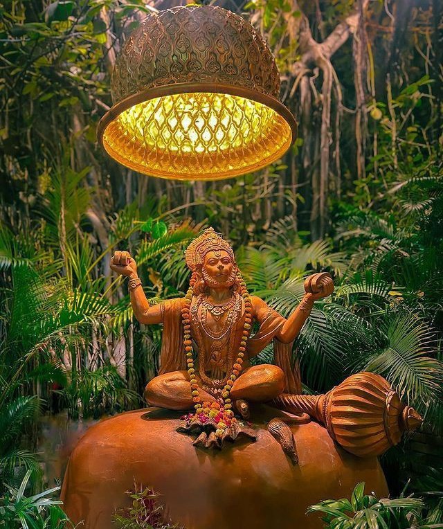 ~संकट कटे, मिटे सब पीरा जो सुमिरै हनुमत बलबीरा।
पवन पुत्र हनुमान जी की कृपा सभी भक्तों पर बनी रहे। 

संकट मोचन वीर हनुमान 🚩 जय श्री हनुमान 🚩 सुप्रभात, जय श्री राम 🙏🚩