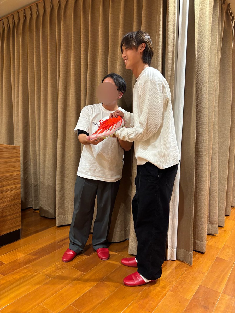 Giravanz_staff's tweet photo. 【ファンクラブからのお知らせ】

11月30日にプラチナ会員様向けの懇親会を行いました！😁

笑いに溢れた会となり、選手との食事を楽しんでいただきました。🙌

ファンクラブのお申し込みはこちら💁‍♀️
申込開始日：12月5日(金)〜
▶️ https://t.co/p6l0HFdgFt

来シーズンもよろしくお願いします！ https://t.co/iiGzeJoHyK