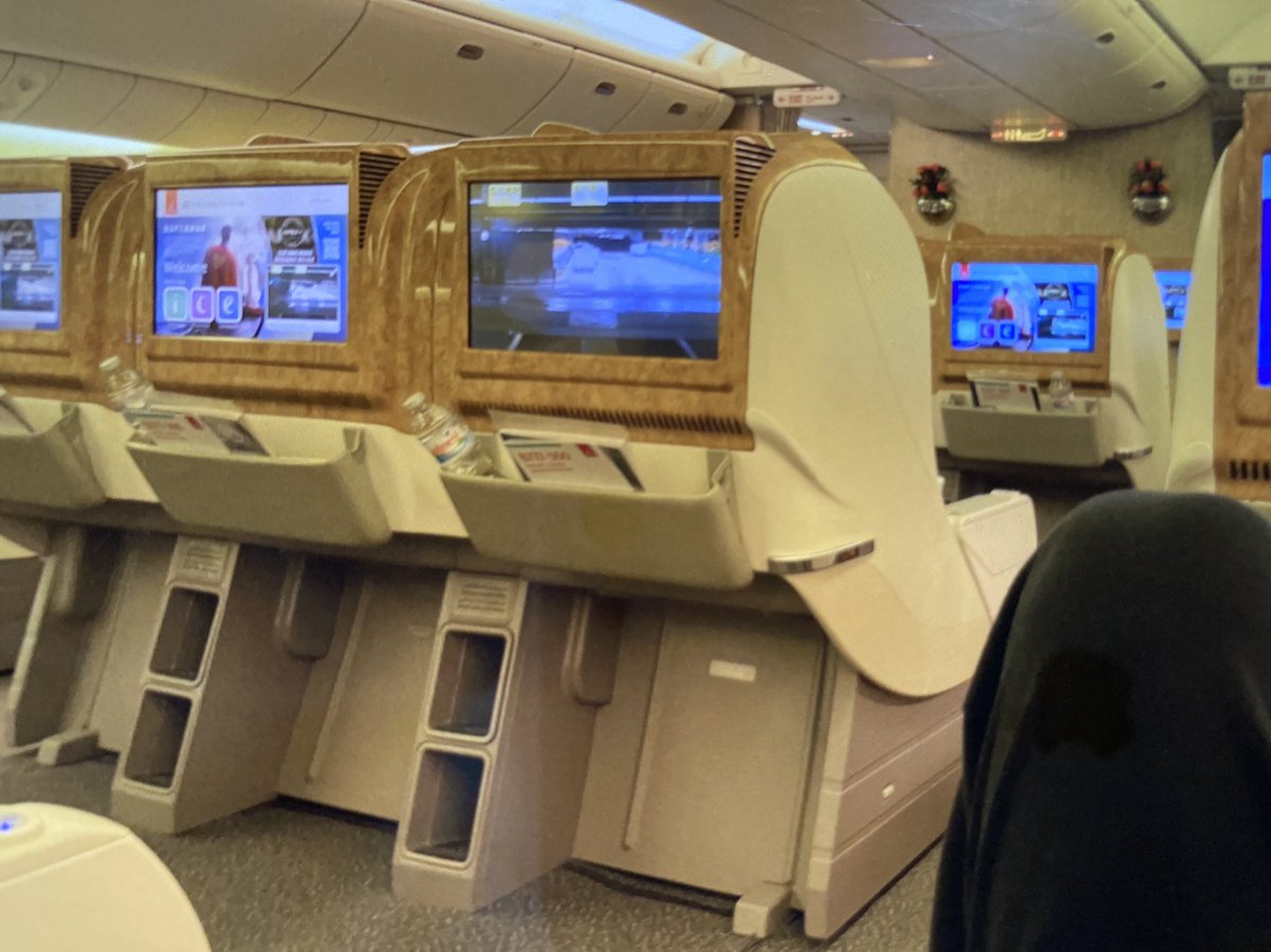 hapwi's tweet image. おは4
みなさんご存知のように俺良いとこの息子だから4
金溶かしすぎてももちろんエミレーツビジネスだ4
嫌なやつでごめん4