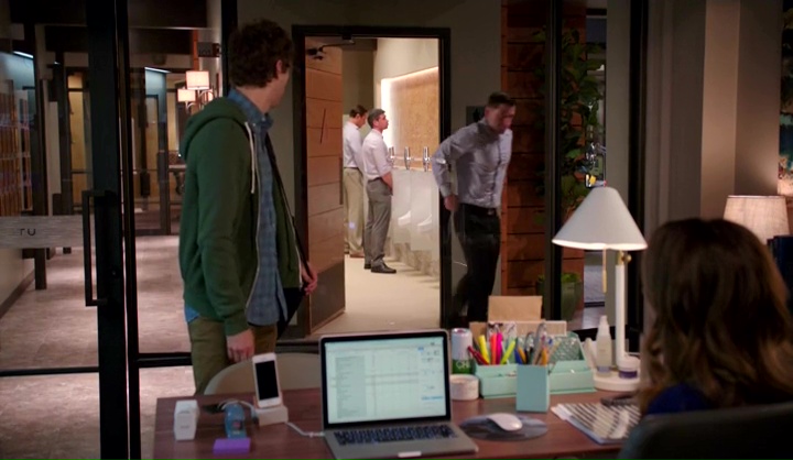 SiliconVallism's tweet image. Oh, wow, you can see right into the... #SiliconValley S04E01 - Success Failure siliconvalleyism.com/Silicon-Valley…