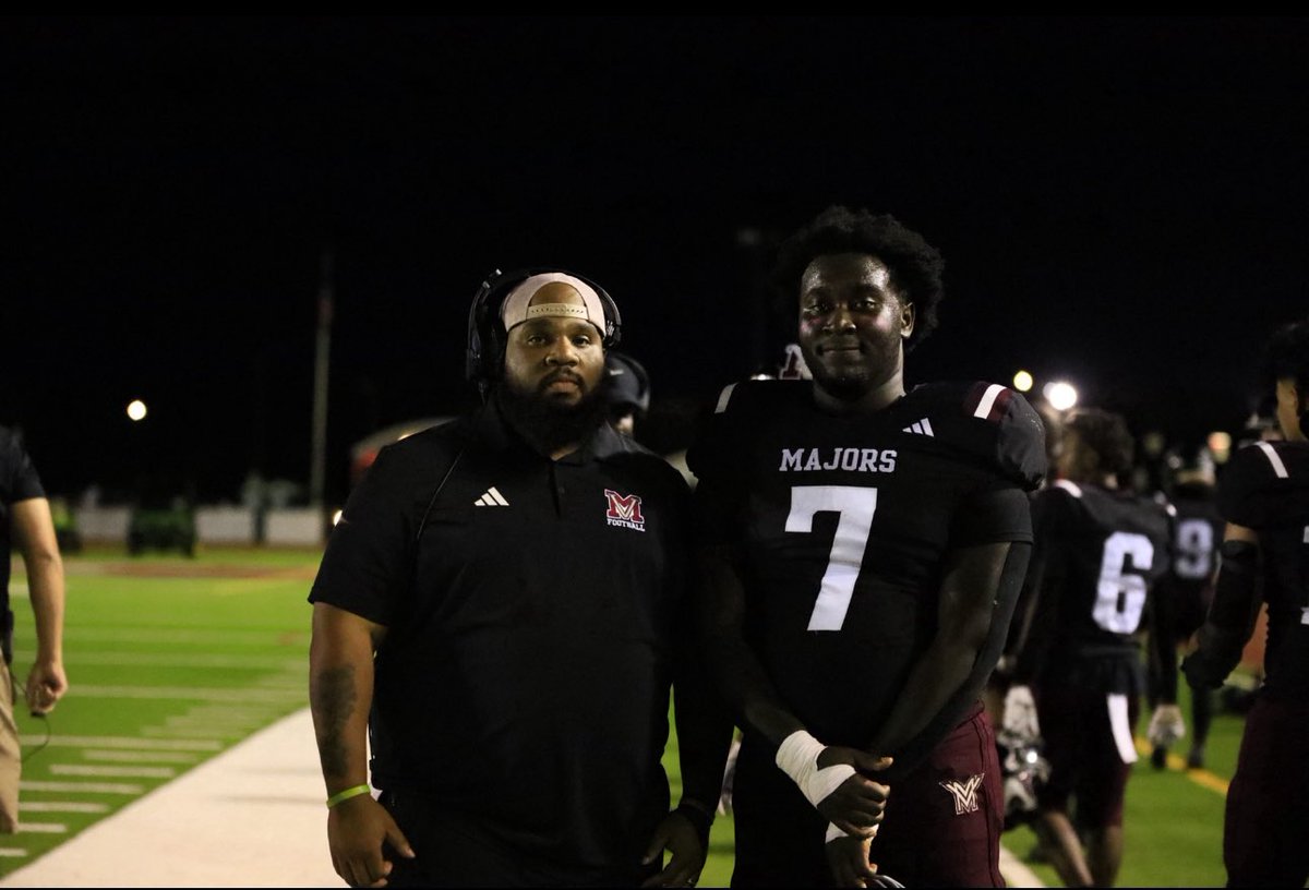 Coachdomo_MVfB's tweet photo. Blessed to help @Kofimartinn7 get 1st team all region d-linemen! This is what we prayed for all season and I motivated and push you to receive your goal and you did it. I’m proud of you and continue to be great! Congratulations big dawg https://t.co/fNZyk311mF