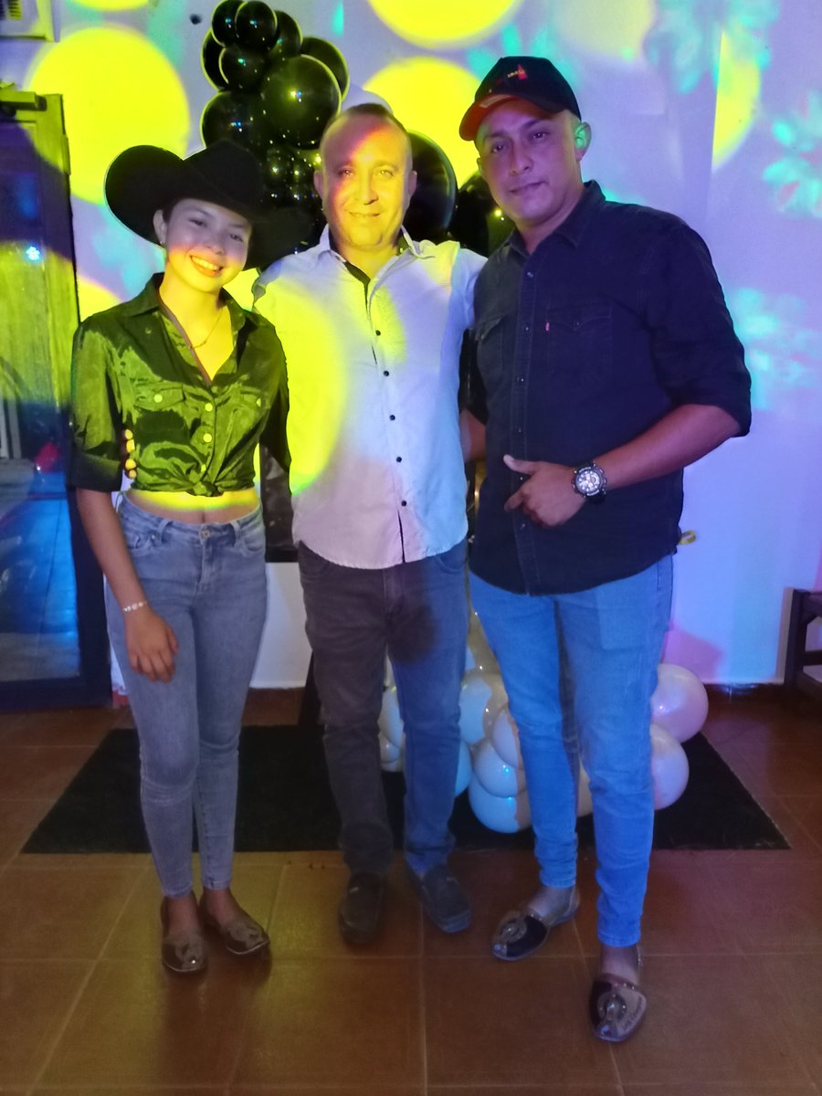 lchacon144's tweet photo. Con estos artistas y representantes de la música llanera. @stefaniachscon y @keibiscampos. https://t.co/eRyu6GICTn