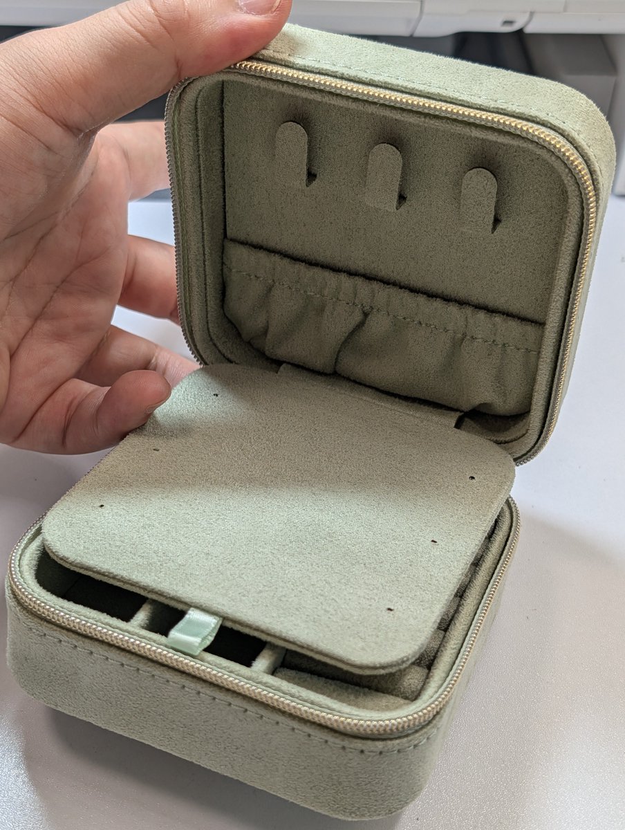 私も買いました😌 ジュエリーケース持っていなくて、こんなのが欲しい