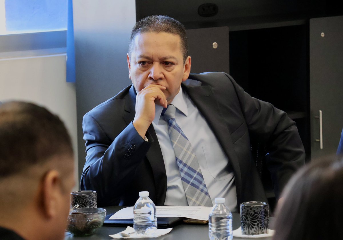 SSPPCSnAndresCH's tweet image. 👩🏻👮🏻👮🏻‍♀️Con compromiso firme por el bienestar de #SanAndrésCholula, la presidenta @LupitaCuautleT, el secretario Luis Flores Fierros y los mandos operativos de la #SSPPC llevaron a cabo la Mesa de Seguridad y Justicia.