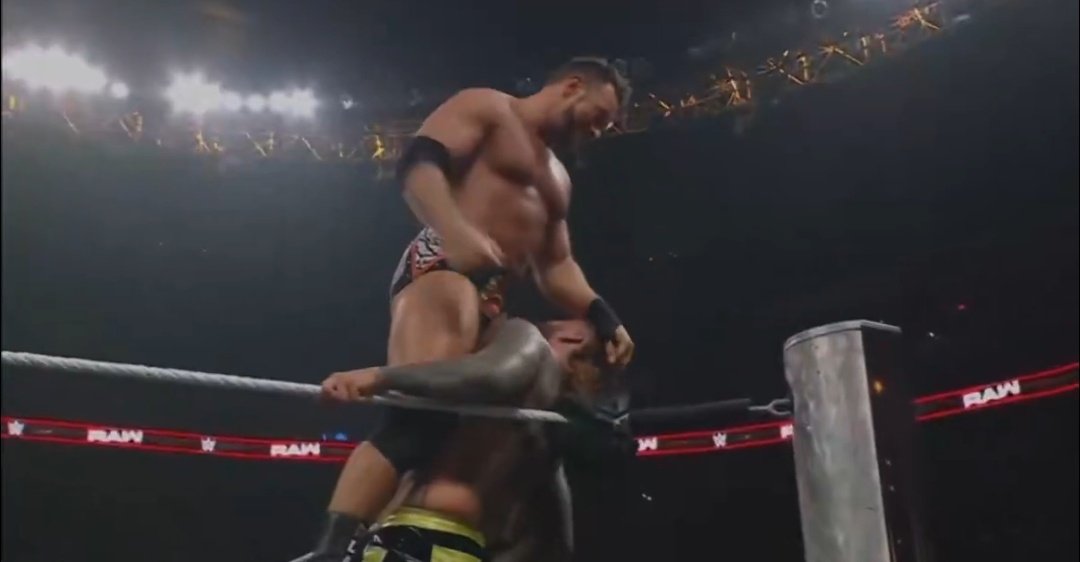 Fans are split between YEET and YEAH.
#WWERAW
sportskeeda.com/live/wwe-raw-l…
