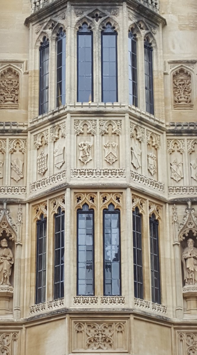 GabyLynch9's tweet image. #AlphabetChallenge #WeekWForWindows Magdalen College, Oxford.