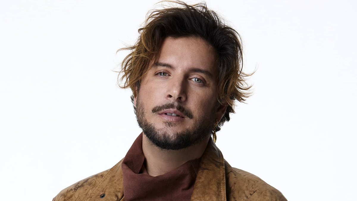 Un pasito más, que sí se puede.
Uno y otro más.
Hay que plantar la esperanza, en el lugar donde duele.
Para que crezca bien fuerte en el miedo que acompaña.
Solo un pasito más, valiente.

Cosificando <a href="/ParruiNNalamia/">*</a> <a href="/Guapazos/">Guapazos</a>