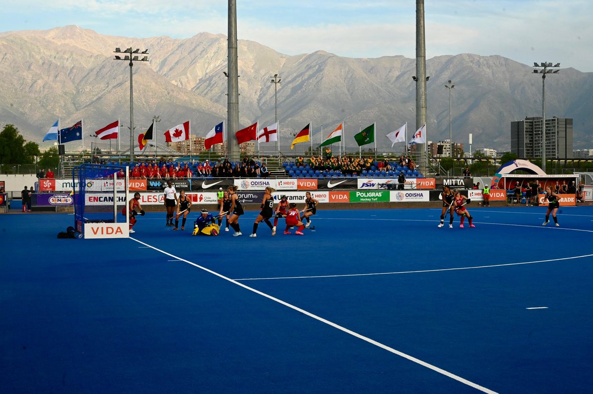 Orrego's tweet image. El Mundial Juvenil de Hockey Femenino ya se vive en el Estadio Nacional. Como Gobierno de Santiago, apoyamos con el financiamiento del evento y graderías que hoy reciben a las mejores jugadoras sub-20 del mundo. 24 países, cientos de jóvenes y un mismo mensaje: el deporte…
