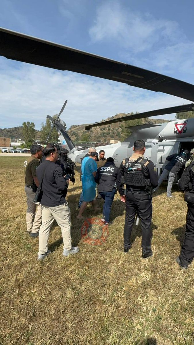 Los dos Agentes de la SSPC levantados por el Cártel Jalisco Nueva Generación CJNG en Zapopan, fueron liberados en Magdalena con huellas de tortura, uno fue baleado en una pierna (Informacion en el enlace) blogdelnarco.org/2025/12/los-do…