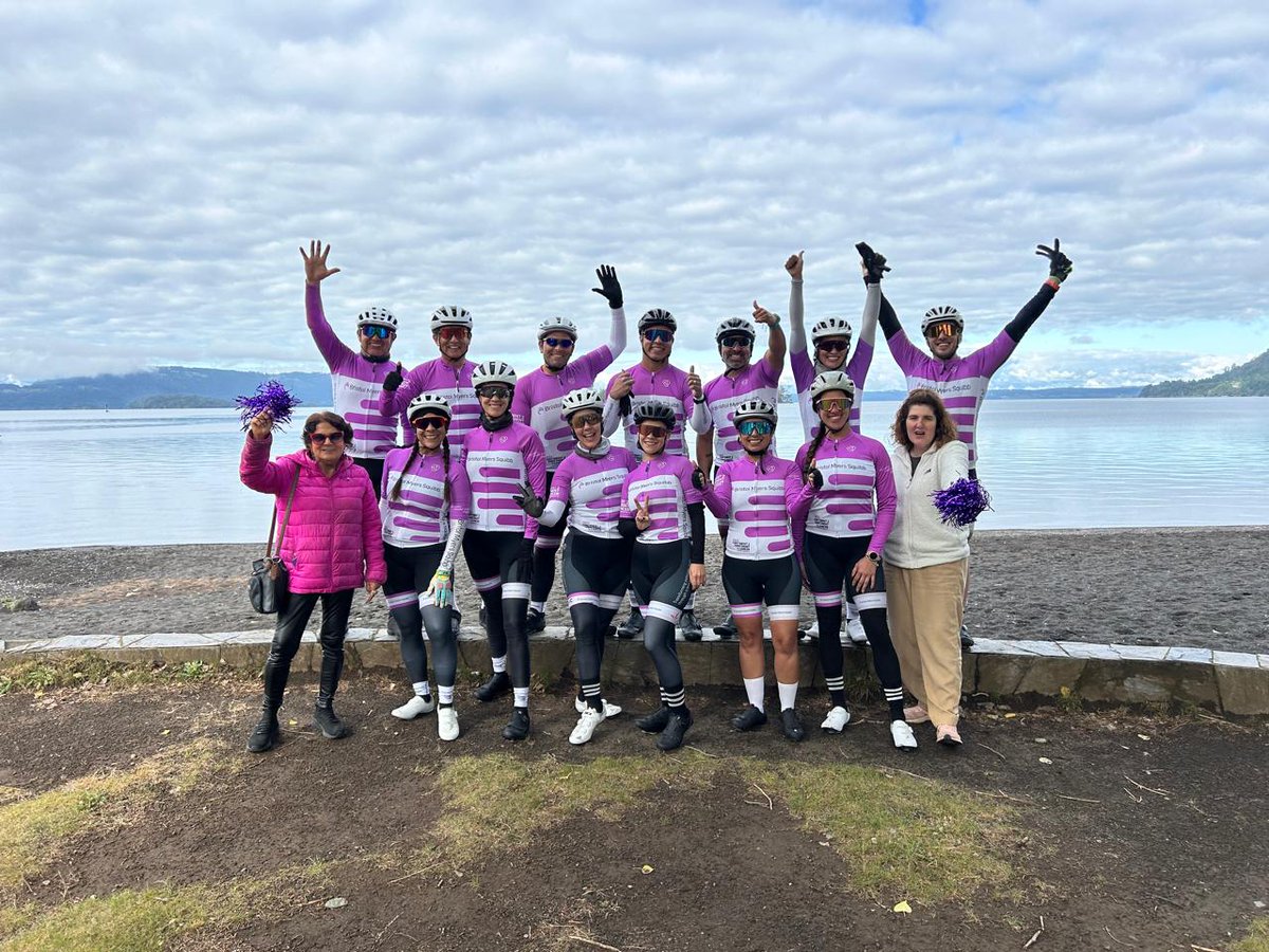 FNCChile's tweet photo. 🚴‍♂️El equipo de BMS Chile ya inició C2C4C LATAM 2024, pedaleando más de 300 km junto a colegas de otros países para apoyar a los pacientes con cáncer.

💛 Una tradición solidaria que recorre nuestra región y nos une por una misma causa.

🔗 Más info: https://t.co/aXOylfyWWp https://t.co/8yZEJCDn0p