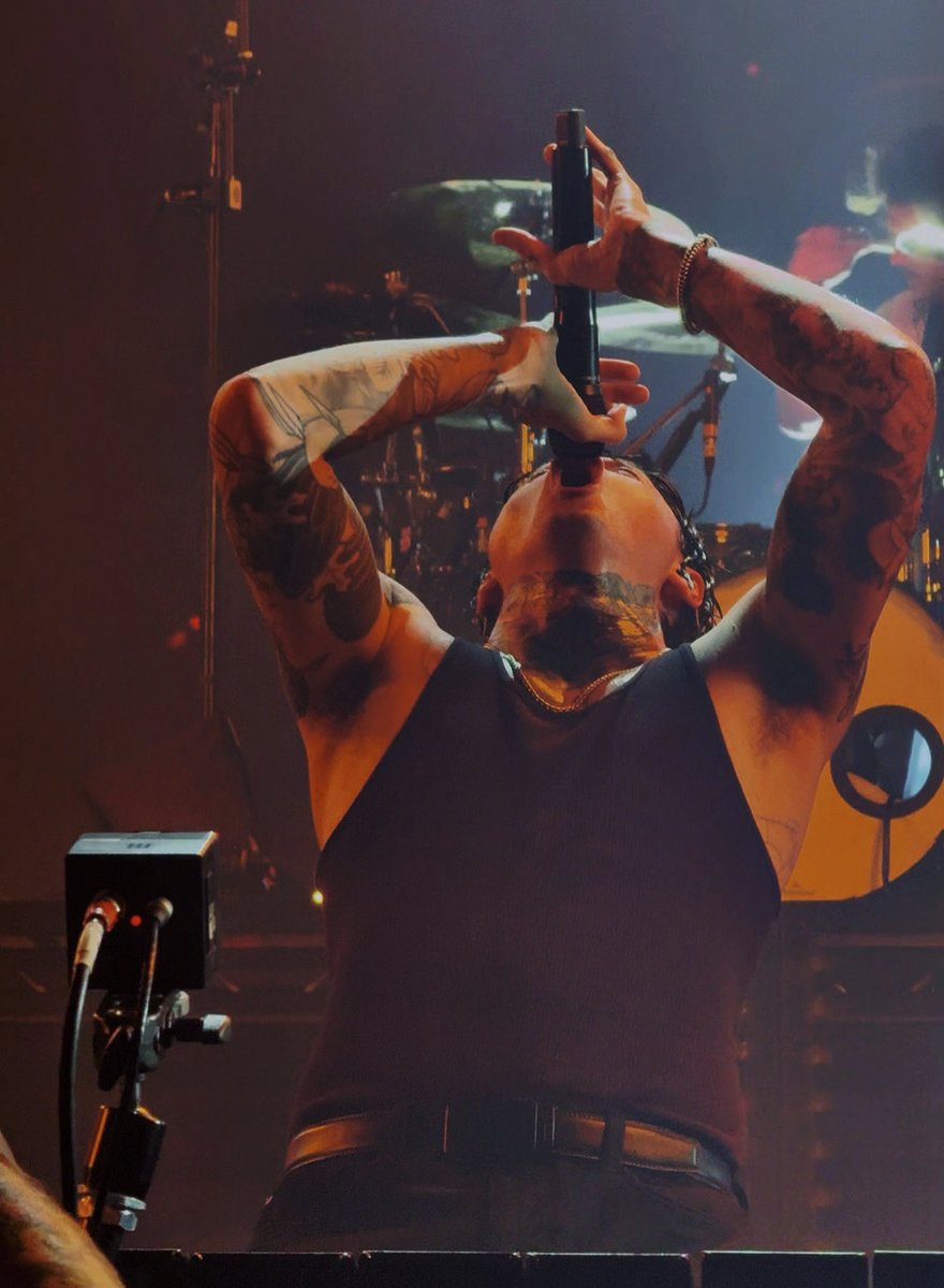 concretelyn's tweet image. de-fucking-throne