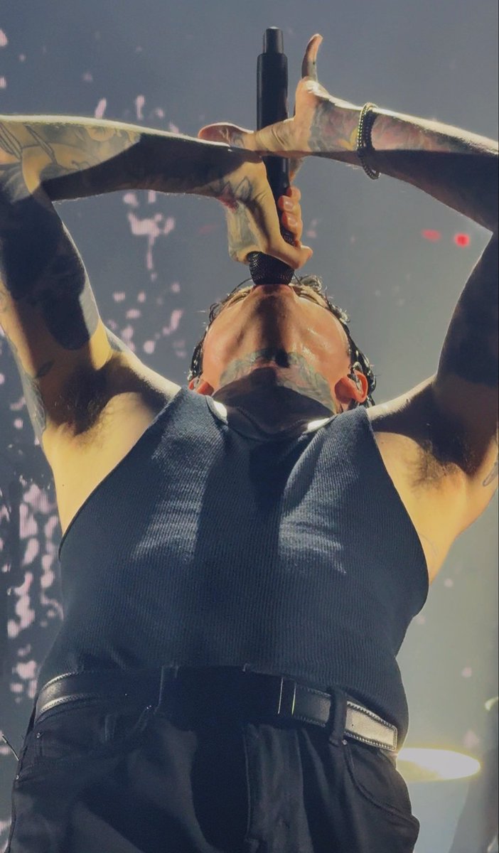 concretelyn's tweet image. de-fucking-throne