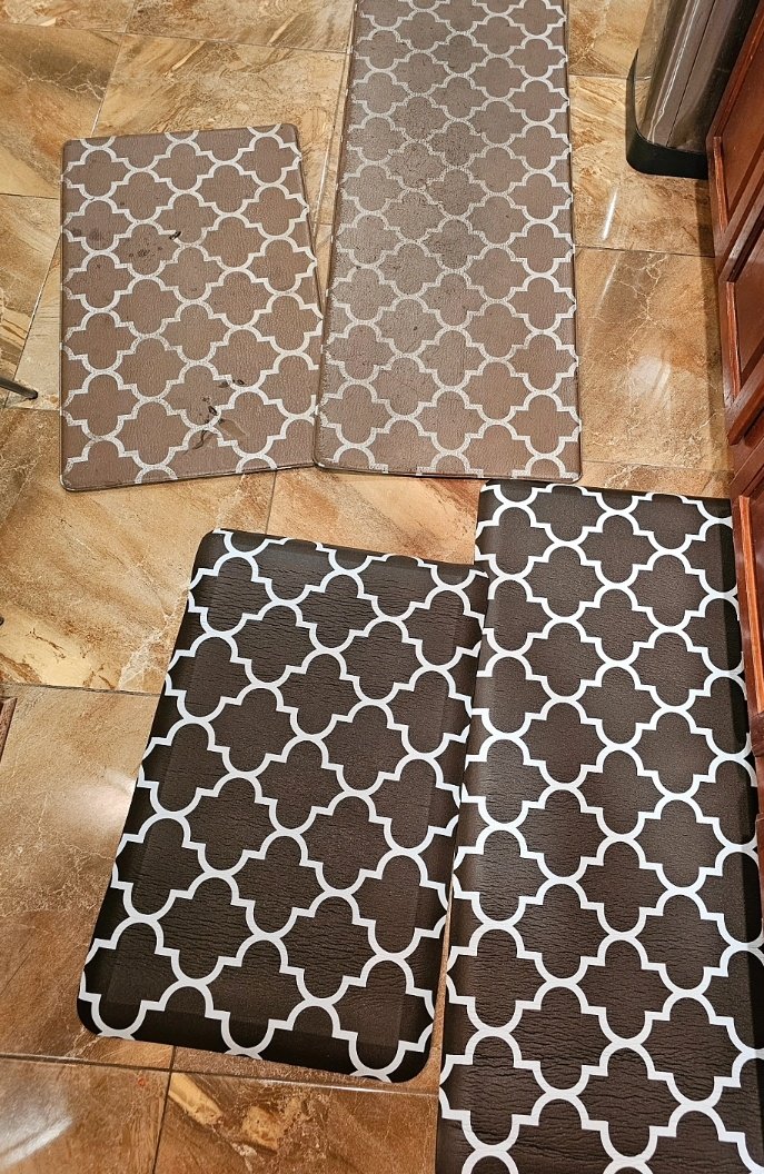 Today, I got a delivery. 

Hubby changed my anti fatigue kitchen mats for me. I have been using the old one for so long that I didn't even realize I needed a change. 

Hubby knew I spend time on my feet cooking and he ordered a new one with more memory foam that would cushion and