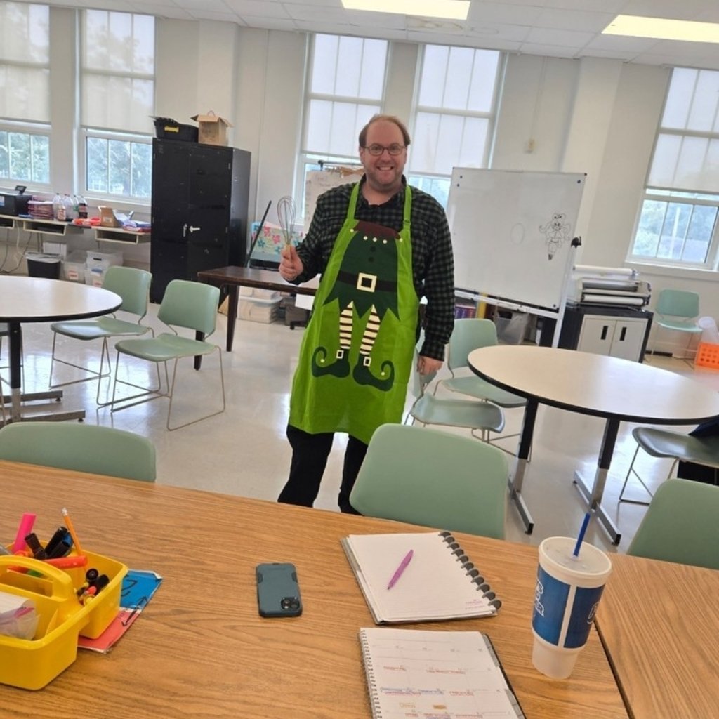 Christmas Baking Crew..Wear baking attire and bring goodies to share!!💚❤️