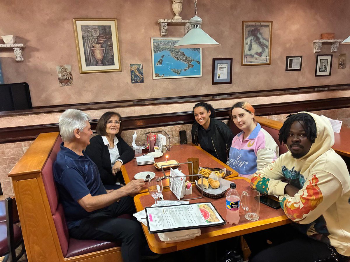 grifter160's tweet image. Here is @Manny_music420 at the family function with myself and @ScarlettStarC in leesburg Virginia 😂😂😂😂he everywhere