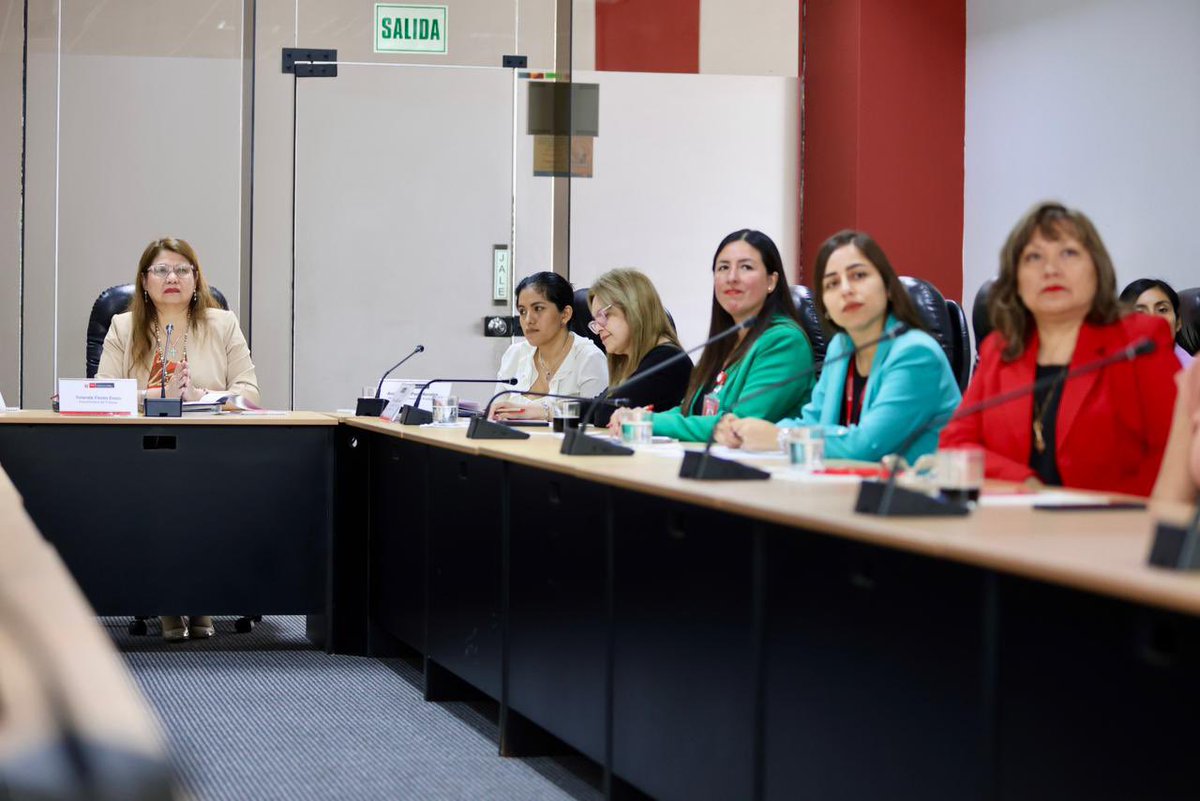 En la mesa de trabajo participaron representantes del <a href="/ConsTrabajoPe/">Consejería de Trabajo en Perú</a>, <a href="/inclusiongob/">Ministerio Inclusión Seguridad Social Migraciones</a> y directores del MTPE.