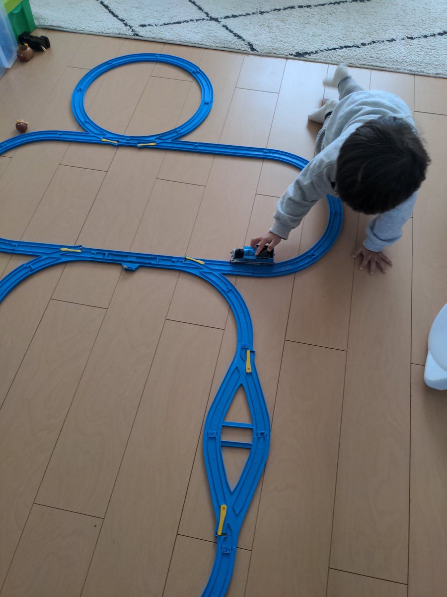_YUMECHOP_'s tweet photo. 乱暴な遊び方してるからとうとうトーマス壊れた😌 https://t.co/rYukwJvQXN