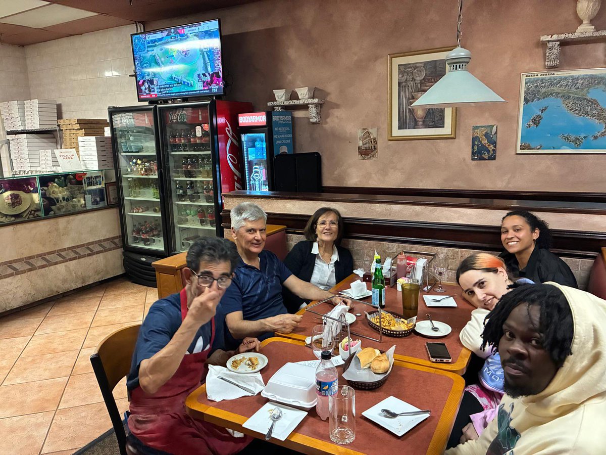 grifter160's tweet image. Here is @Manny_music420 at the family function with myself and @ScarlettStarC in leesburg Virginia 😂😂😂😂he everywhere