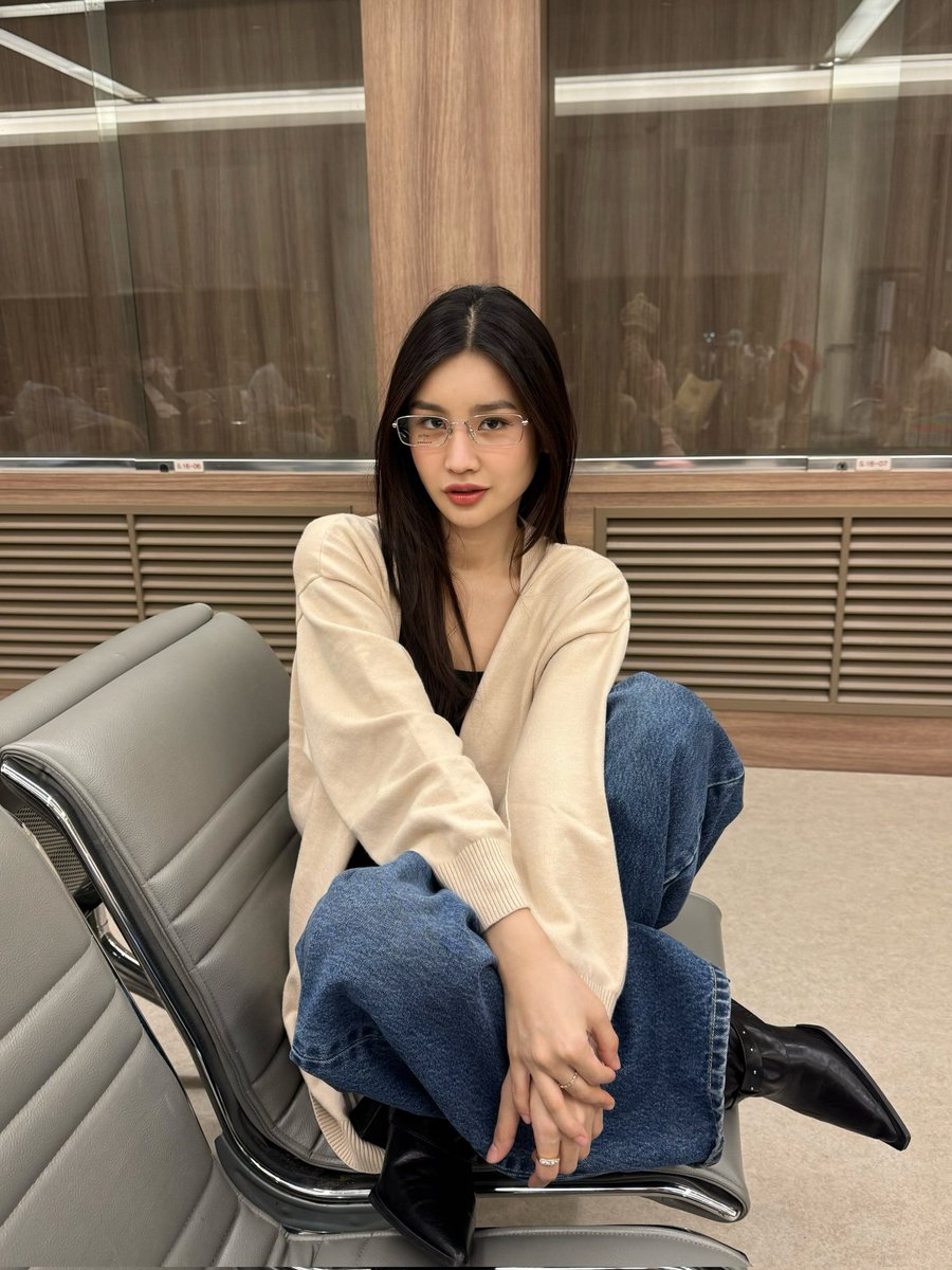 มันส๊วยย!!! มันเท่ห์!!!!! มันดี!!!! 
ใจบางมาก ลาออกค่ะ!!! ลาออกจากความเป็นแม่ค่ะ

#KHAOPOAD #หมอข้าวโพด
#ข้าวโพดลูกเทวดา