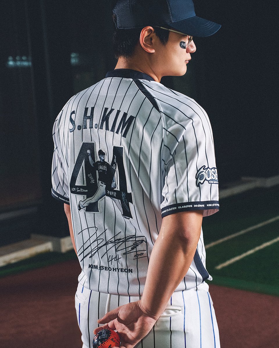 hoodi_thespace's tweet photo. 👓 서울고 유니폼에서 영감을 받은 이번 30 SAVE 기념상품의 판매금 일부는, 김서현 선수의 요청으로 서울고 야구부 발전기금으로 기부될 예정입니다. https://t.co/86oyP1yEnr