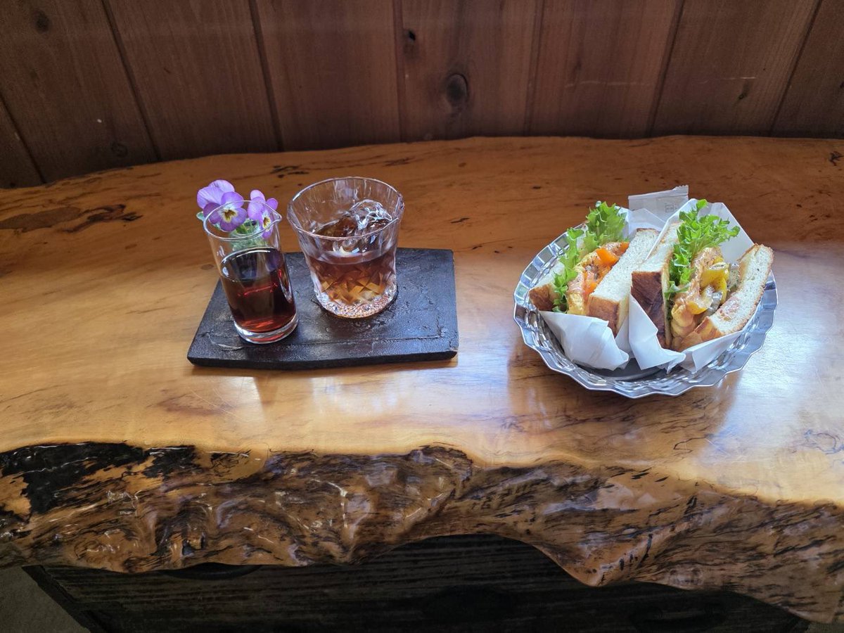minihel250's tweet photo. バイク眺めながらの朝ごはん🥪 https://t.co/TQHZ1HBCfh