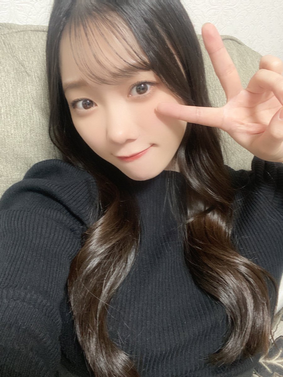 おはよう~！１２月だーーっ！🎄とっても久しぶりになっちゃった😞咳喘息？気味みたいで、いまのところまだ咳が続いてて声がかすかすちゃんです😞12月22日のライブまでには治したい歌いたいみんなに会いたい😩22日はみんなにプレゼントもあるから楽しみにしててねーっ！🎅🏼